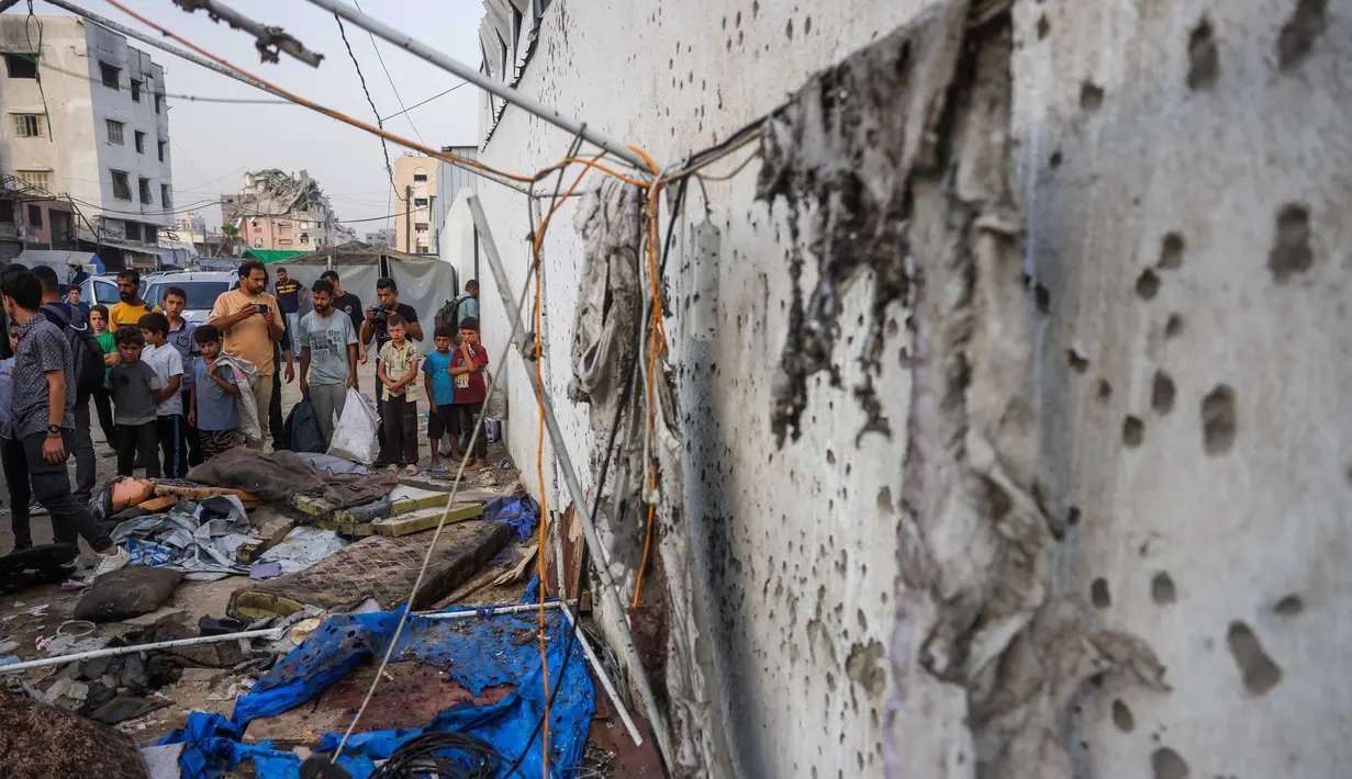 Dalam pernyataannya, Al Jazeera mengutuk pembunuhan para jurnalisnya sebagai serangan terang-terangan dan terencana terhadap kebebasan pers. (BASHAR TALEB/AFP)