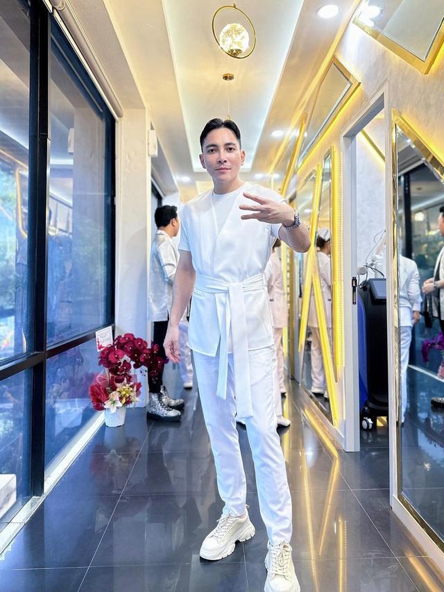 Selebgram sekaligus penyanyi Dokter Ekles. (Foto: Dok. Instagram @dr_ekles)