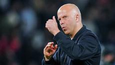 Pelatih Liverpool, Arne Slot, tampak santai setelah skuad asuhannya kalah dengan skor 0-2 saat bertemu PSG pada leg pertama perempat final Liga Champions di Parc des Princes, Paris hari Kamis (09/04/2026) dini hari WIB. (AP Photo/Aurelien Morissard)