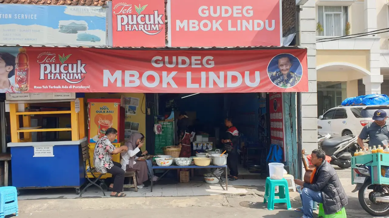 Gudeg Mbok Lindu Legendaris di Yogyakarta