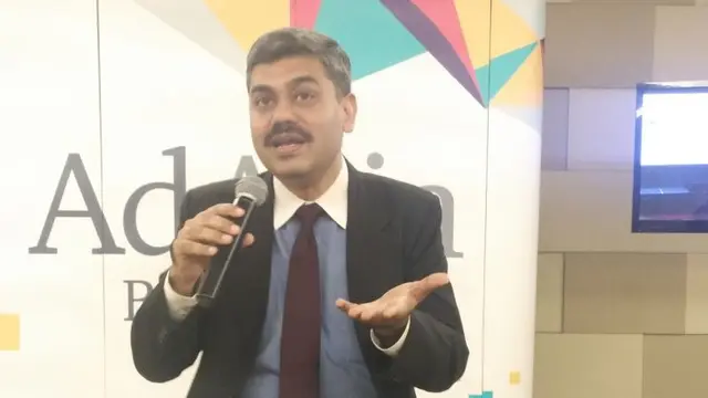 Marketing Effectiveness Lead, Nielsen Growth Markets Prashant Singh di acara AdAsia 2017, Nusa Dua Convention Center, Bali, Rabu (8/11/2017). (Zulfi/Liputan6.com)