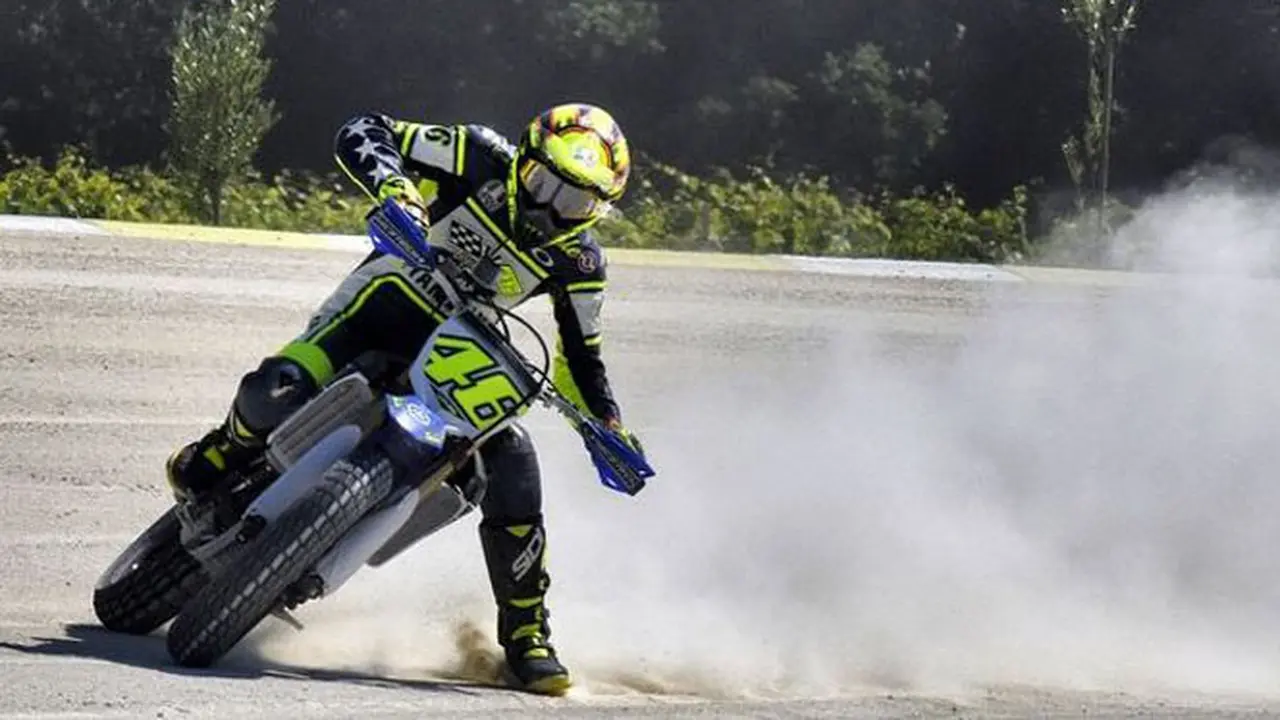  Aksi Memukau Valentino Rossi Saat Mengendarai Motor Trail