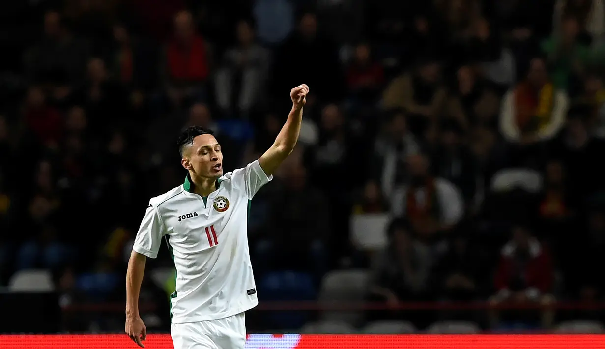 Pemain Bulgaria, Marcelinho, merayakan gol yang dicetaknya ke gawang Portugal dalam pertandingan persahabatan di Stadion Magalhaes Pessoa, Leiria, Portugal, (25/3/2016). Bulgaria menang 1-0. (AFP/Francisco Leong)