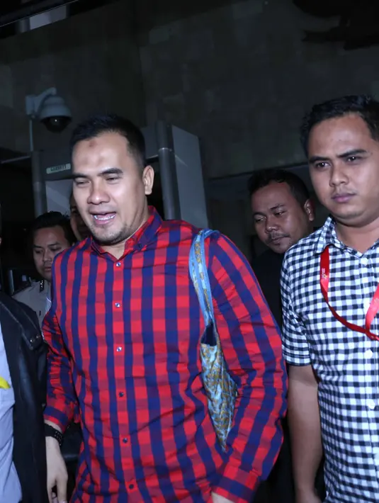 Arvid menambahkan, bahwa kliennya berusaha kooperatif menjawab seputar dana suap yang bersumber dari rekeningnya. Arvid menambahkan, bahwa Ipul dan Samsul merupakan korban. (Nurwahyunan/Bintang.com)