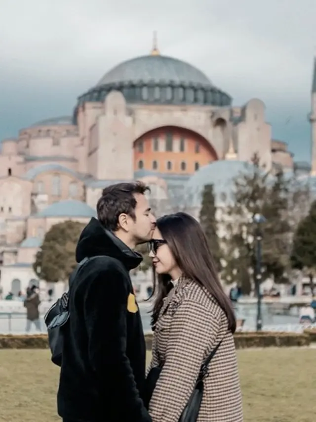 Rafffi Ahmad dan Nagita Slavina mesra (Instagram/raffinagita1717)