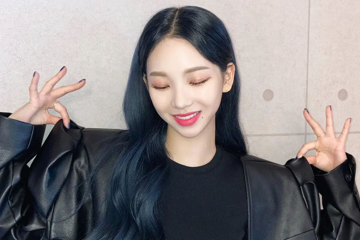 FOTO: Gaya Karina Aespa dengan Outfit Hitam, Visualnya Tuai Pujian