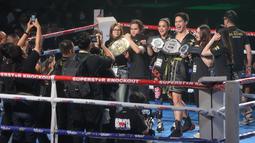 Adu jotos El Rumi vs Jefri Nichol berakhir dramatis dan cepat. Laga ini berakhir antiklimaks bagi dua selebritis itu. (Bola.com/M Iqbal Ichsan)