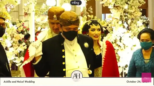 8 Momen Pernikahan Ashilla Zee yang Kental Adat Jawa, Dihadiri Member Blink
