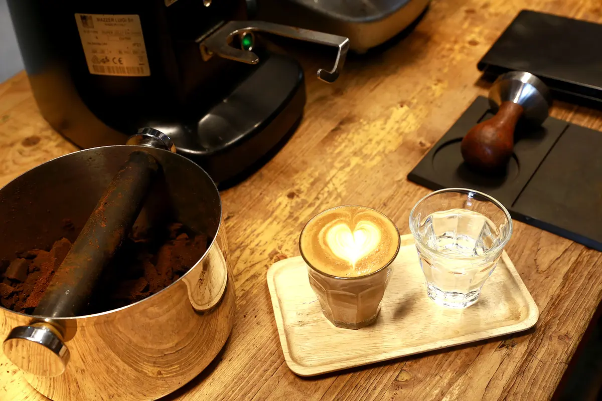 Menyicipi Rasa Autentik Kopi dengan Suasana 'Homie' di Kedai Ini