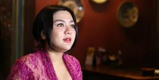 Vicky Shu tak lama lagi akan resmi menjadi seorang istri dari pria bernama Ade Imam. Tepat di tanggal 23 September 2017 mendatang, jika tak ada aral pernikahan tersebut akan dihelat. (Adrian Putra/Bintang.com)