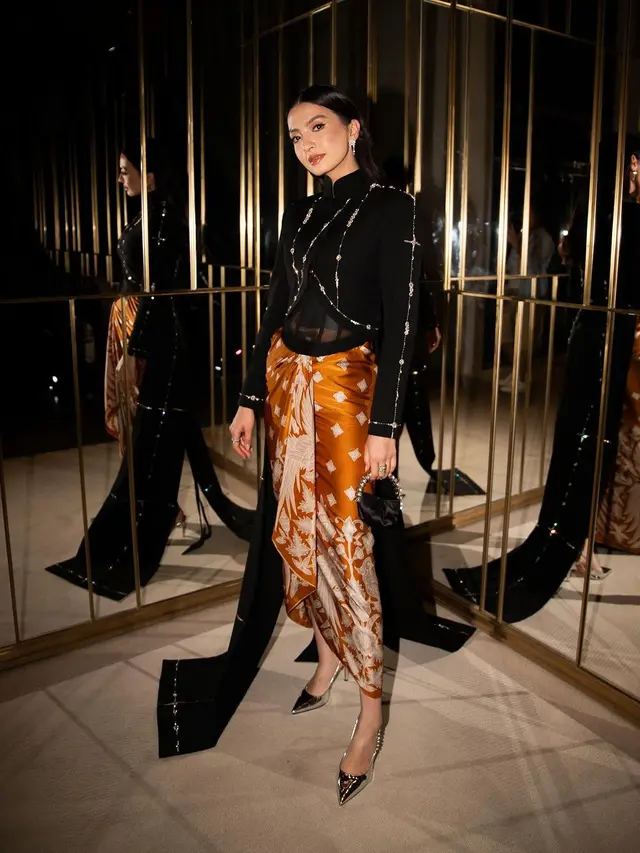 7 Potret Raline Shah Tampil Berkebaya di Cannes Film Festival 2024, Memesona
