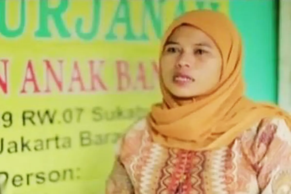Pantang Menyerah: Bu Nung, Guru Mengaji Gratis Bagi Anak Pemulung