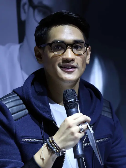 Kesibukannya sekarang ini, membuat Afgan susah berkumpul untuk sahur maupun berbuka bersama dengan keluarganya. Begitu juga keluarganya yang memiliki kesibukan. (Nurwahyunan/Bintang.com)