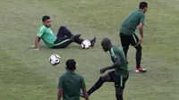 Sewot Disinggung perihal Umur, Greg Nwokolo Tegaskan Main Sepak Bola Wajib Pakai Otak