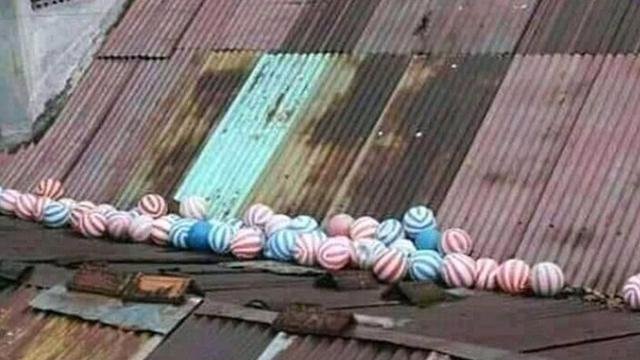 6 Momen Apes saat Main Sepak Bola Ini Bikin Senyum Tipis