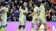 Selebrasi pemain Manchester City usai gol Jeremy Doku ke gawang Everton di Liga Inggris, 5 Mei 2026. (AP Photo/Dave Thompson)
