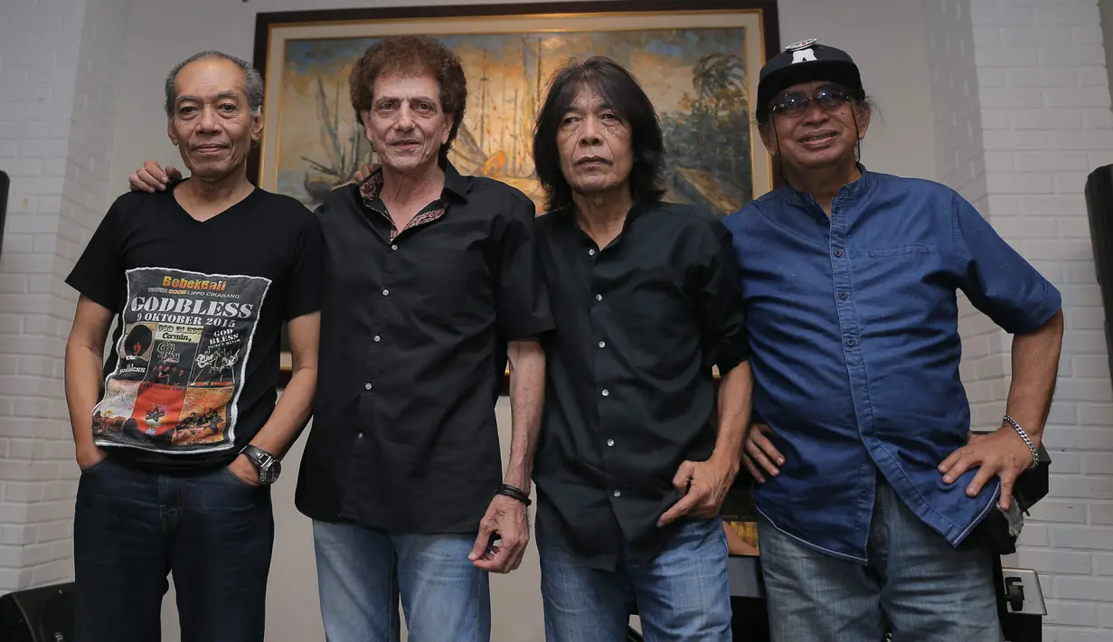"Warna rocknya kan ciri kita. Pasti dengan menggunakan drummer Fajar otomatis akan ada yang berubah musiknya," ujar Ian Antono pemegang gitar. (Andy Masela/Bintang.com)