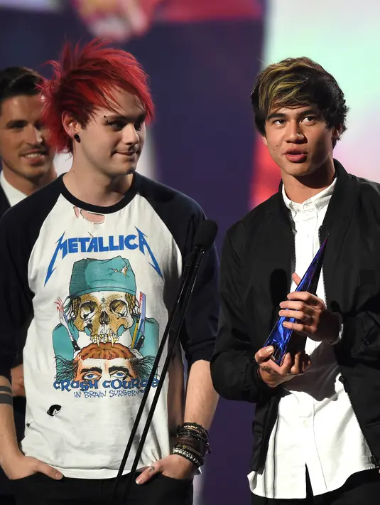 Sebelumnya, 5 Seconds of Summer telah menelurkan dua album yaitu ‘5 Seconds of Summer’mdan ‘LIVESOS’ pada tahun 2014 lalu. (Bintang/EPA)
