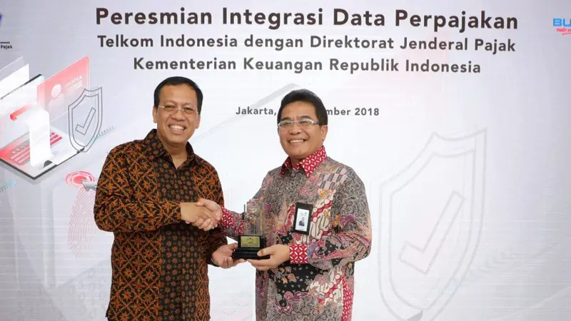 Direktur Jenderal Pajak, Robert Pakpahan meresmikan integrasi data perpajakan PT Telkom Indonesia dengan Direktorat Jenderal Pajak di Telkom Landmark Tower (TLT) Lounge, Jakarta.