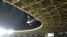 Momen mendebarkan terjadi di acara penutupan Piala Jenderal Sudirman, Minggu (24/1/2016) malam.