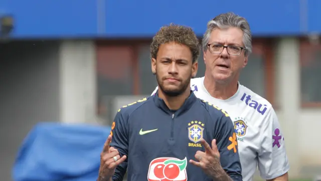 FOTO: Canda Tawa Warnai Latihan Brasil Jelang Hadapi Austria