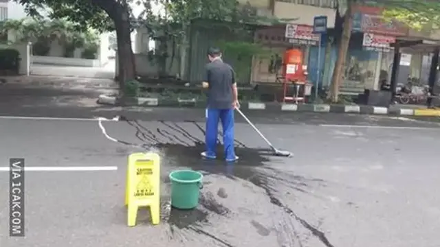 7 Momen Nyeleneh Orang Bersih-Bersih Rumah Ini Bikin Geleng Kepala