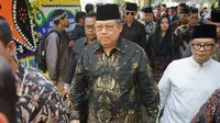 Presiden ke-6 RI Susilo Bambang Yudhoyono tiba di rumah duka Presiden ke-3 RI BJ Habibie di Kuningan, Jakarta, Kamis (12/9/2019). Kedatangan SBY yang didampingi kedua anaknya, AHY dan Ibas, serta menantunya Annisa Pohan, untuk menyampaikan belasungkawa. (Liputan6.com/Immanuel Antonius)