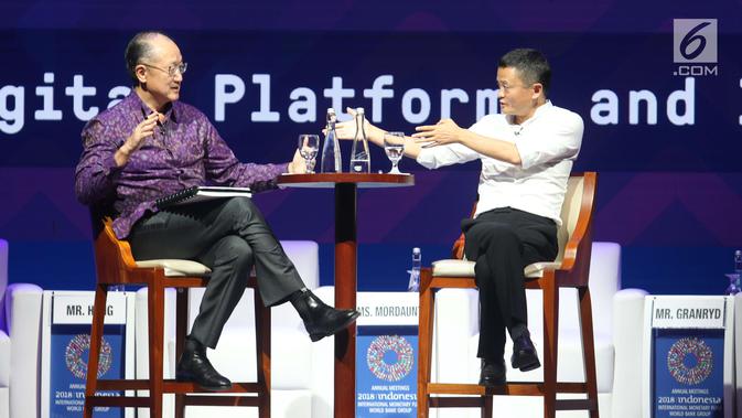 Presiden Bank Dunia Jim Yong kim bersama Pendiri Alibaba Group Jack Ma dalam diskusi panel 
