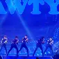 Super Junior kembali menyapa penonton--khususnya penggemarnya yang disebut ELF--dengan suguhan konser 'Super Show 6' di Indonesia Convention Exhibition (ICE), BSD, Tangerang, Minggu (3/5/2015). (Liputan6.com/Faisal R Syam)