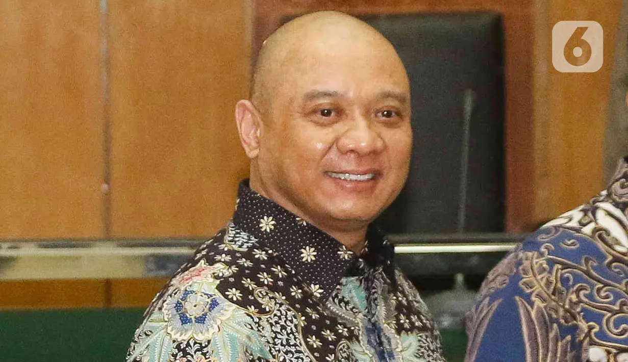 Terdakwa kasus dugaan peredaran narkoba jenis sabu-sabu Irjen Pol Teddy Minahasa seusai mengikuti sidang pembacaan vonis yang digelar di Pengadilan Negeri Jakarta Barat, Selasa (9/5/2023) siang. (Liputan6.com/Herman Zakharia)