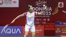 Dengan gigih, Putri Kusuma Wardani mencoba mengejar ketertinggalan hingga membuat lawan terjatuh. (Liputan6.com/Herman Zakharia)