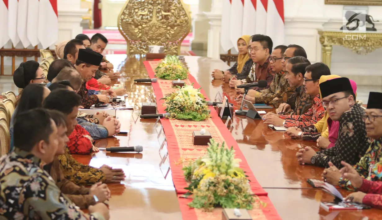 Presiden Joko Widodo saat bertemu dengan asosiasi pengusaha mikro, kecil dan menengah di Istana Merdeka, Jakarta, Selasa (18/6/2019). Berbagai peluang yang ada harus digunakan sebaik-baiknya, baik di usaha jasa, perdagangan, industri kecil, maupun industri menengah. (Liputan6.com/Angga Yuniar)