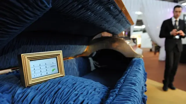 Barang Terbuat dari Emas