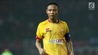 Pemain tengah Selangor FA, Evan Dimas Darmono saat laga persahabatan melawan Persija di Stadion Patriot Candrabhaga, Bekasi, Kamis (6/9). Persija kalah 1-2. (Liputan6.com/Helmi Fithriansyah)