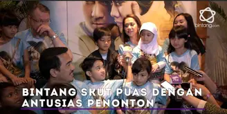 Joe Taslim, Aura Kasih dan Bunga Citra Lestari tampil dalam acara nobar SKUT di Blok M Square, Jumat (30/6)