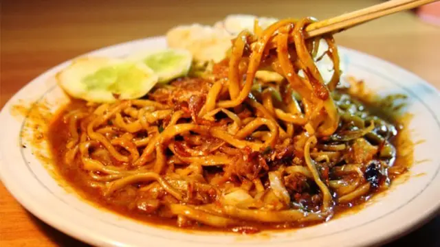 8 Warung Mi Pedas Ini Siap Buat Lidahmu Terbakar