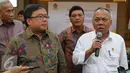 Menteri PUPR, Basuki Hadimuljono didampingi Menkeu Bambang Brodjonegoro memberikan keterangan kepada wartawan usai menandatangani perjanjian Pengusahaan Jalan Tol Batang-Semarang di Jakarta, Rabu (28/4). (Liputan6.com/Angga Yuniar)