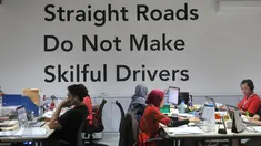 Staf Bukalapak.com saat sibuk melakukan pekerjaan mereka di kantor yang berada di kawasan kemang, Jakarta, Jumat, (11/12). Bukalapak.com mereguk untung besar saat perayaan Hari Belanja Online Nasional (Harbolnas) 2015. (Liputan6.com/Faisal R Syam)
