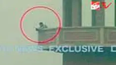 Sedikitnya 80 orang tewas setelah sekelompok militan di Pakistan Timur menyerang dua mesjid dan menembaki jamaah yang tengah salat Jumat. Para penyerang juga menyandera dan menyerang polisi. 
