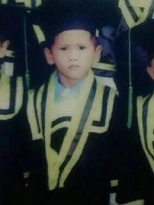 6 Foto Lawas Bintang Emon Sebelum Terkenal, Anak Pesantren