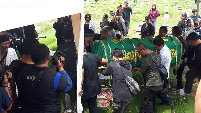 Pemakaman Ria Irawan (Zulfa Ayu Sundari)