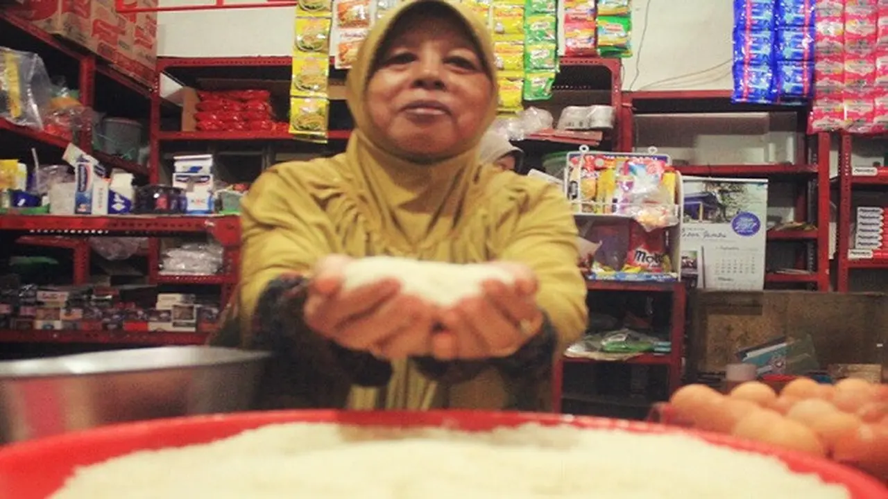 Pedagang Beras di Pasar Pagi Kota Tegal. (Liputan6.com/Fajar Eko Nugroho) 