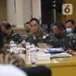 Panglima TNI Jenderal Andika Perkasa saat mengikuti rapat dengan Komite I DPD di Nusantara VI, Kompleks Parlemen MPR/DPR-DPD, Senayan, Jakarta, Selasa (8/2/2022). Rapat kerja ini membahas mengenai Pelaksanaan UU Nomor 43 Tahun 2008 tentang Wilayah Negara. (Liputan6.com/Angga Yuniar)