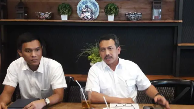Direktur Tertib Niaga, Kementerian Perdagangan (Kemendag) Veri Anggriono Sutiarto (Kanan).