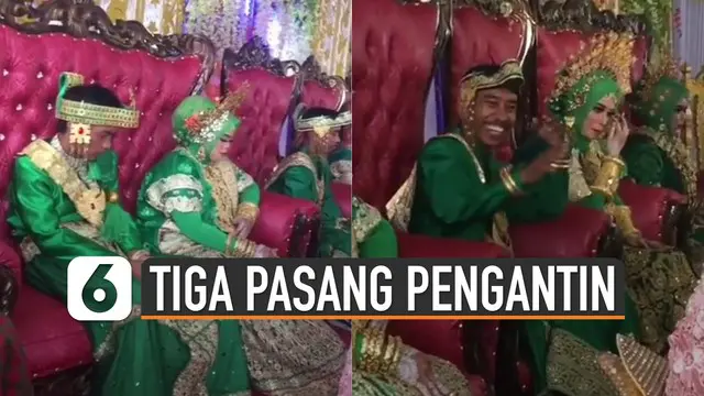 Terlihat tiga pasang pengantin sedang duduk dan bercanda menggunakan baju adat warna hijau.