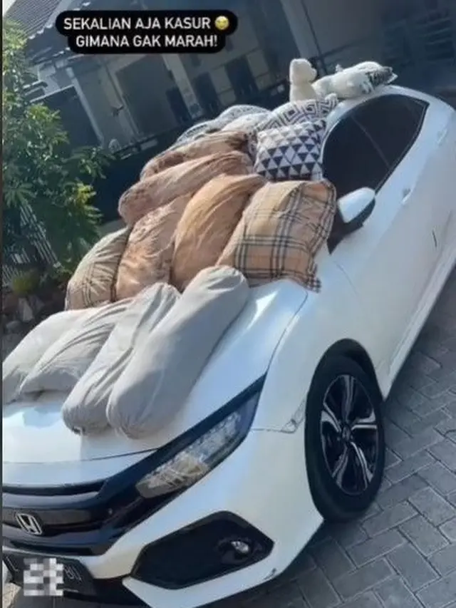 6 Potret Jemur Barang di Mobil Mewah Ini Absurd Banget, Kocak