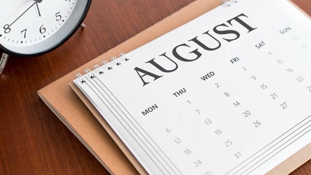 Ilustrasi bulan Agustus