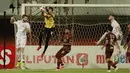 Kiper PSM Makassar, Hilman Syah tampil mengesankan, penampilan terbaiknya saat ia berhasil menggagalkan empat tendangan penalti pemain Persija. Hilman Syah memiliki jumlah save yang sangat banyak dan menjadi yang terbanyak di Piala Menpora 2021, yaitu 18 save. (Foto: Bola.com/Ikhwan Yanuar)