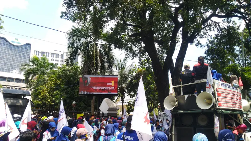 Ratusan Buruh Peringati Hari Perempuan Sedunia