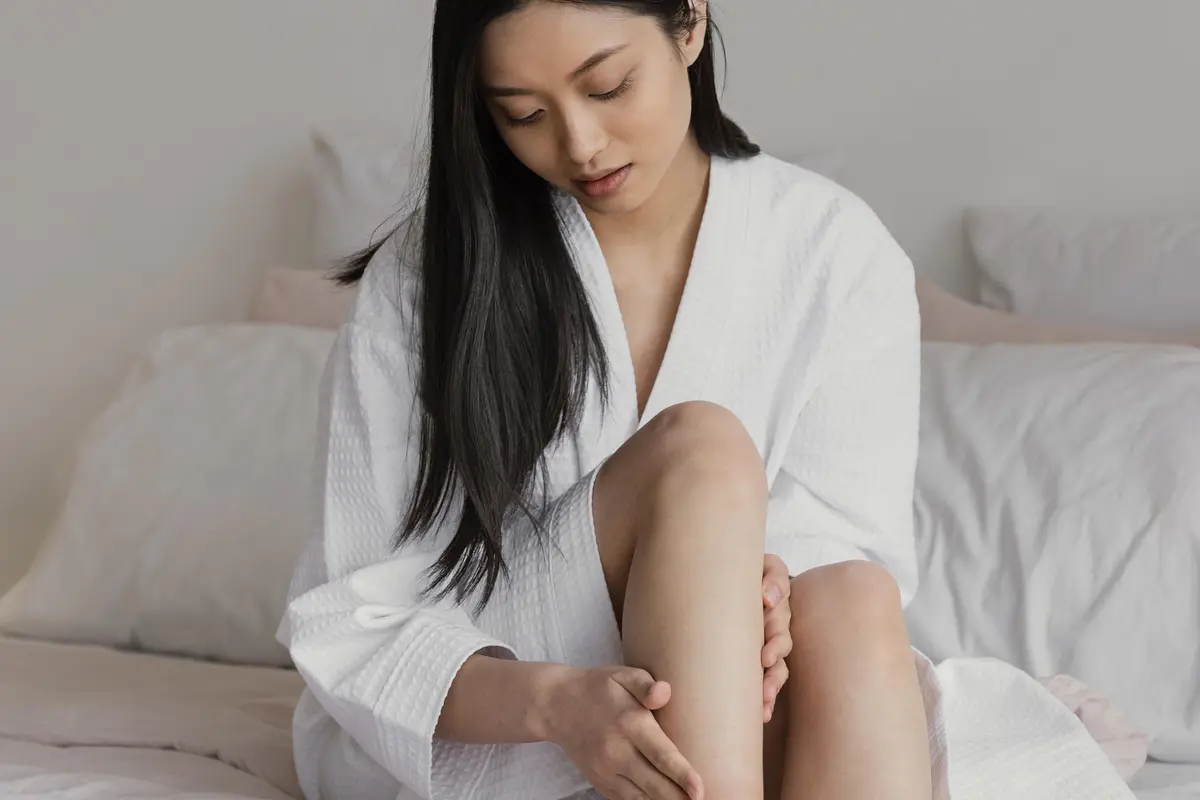 Cara Menghilangkan Luka Bakar Bekas Knalpot di Kaki